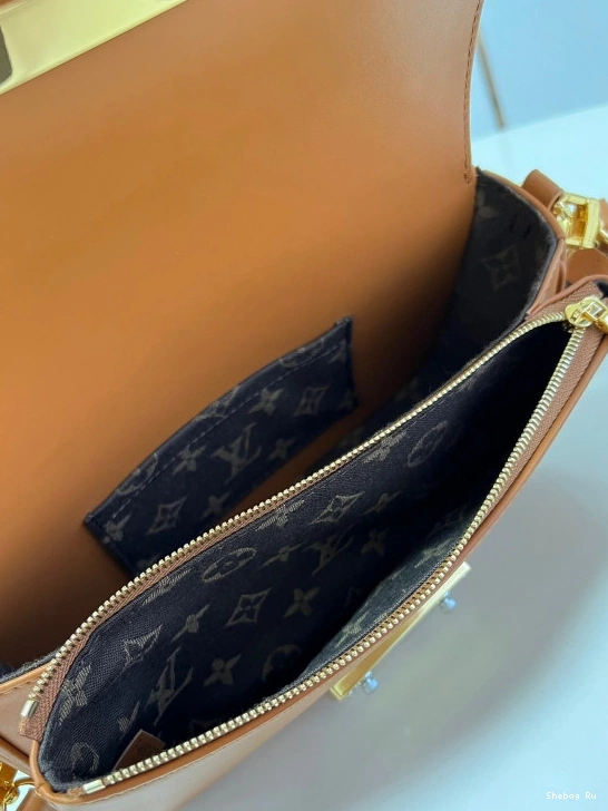 SWING Louis Vuitton 0818